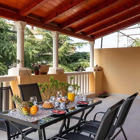 Porat Apartment *